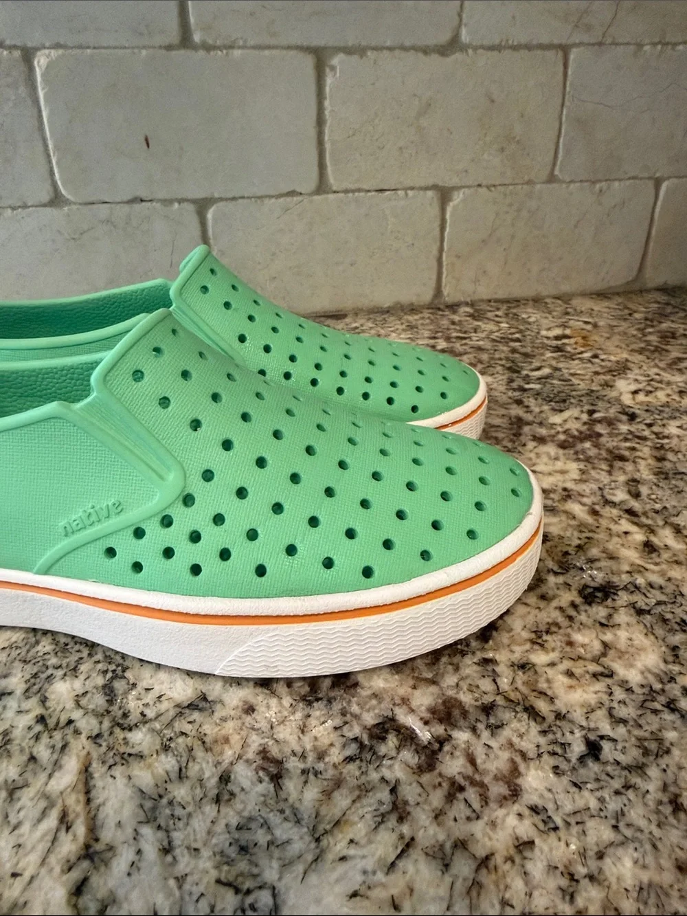 Native Miles Shoes Youth Kids green Slip On Water Shoes Lite Size J3 Unisex J3
